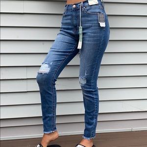 Women’s high rise angle skinny jeans